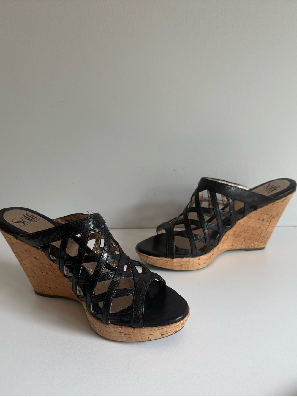 Women’s Sofft Black Leather Cork Wedge Sandal Slide On SZ 9 excellent condition